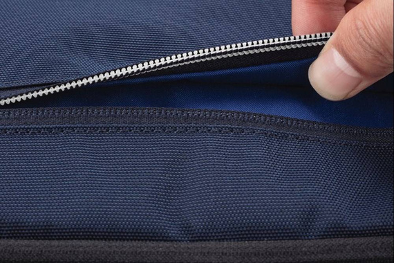 Plecak miejski z poliestru XD Design Bobby Sling granatowy